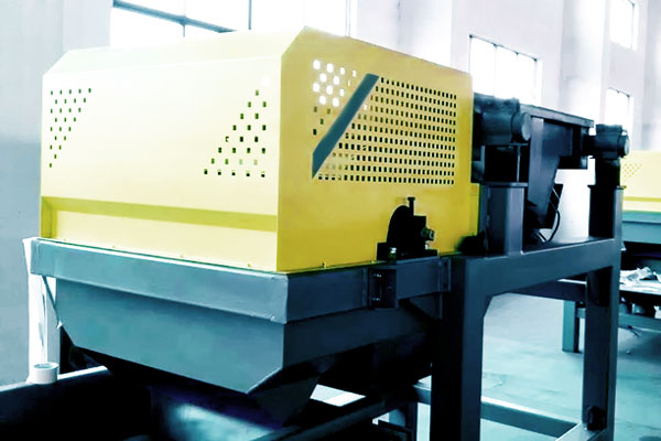 Вихретоковый сепаратор для отделения цветных металлов и неметаллических материалов